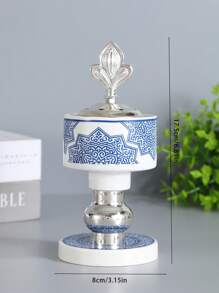 موقد بخور بسيط وأنيق مصنوع من الحديد والخزف الأبيض والأزرق، موقد البخور هذا مناسب لديكور المنزل والغرف والمكاتب وأماكن اليوغا والحفلات، ويخلق جوًا راقيًا. كما يمكن استخدامه لديكور المعابد. هذا موقد العطور هدية مثالية للأعياد والعائدين إلى المدرسة وحفل التخرج والنساء