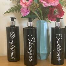 3 Stück 500ml nachfüllbare Badezimmer Flaschen, Shampoo Lotion Spender Flaschen, Seifenspender, PET wiederverwendbare Pumpflaschen mit wasserdichten Kristall Etiketten, Badezimmer Zubehör Set für den Schulanfang