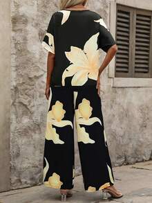 Conjunto Casual De 2 Piezas Con Estampado Floral,Camisa De Manga Corta Con Cuello En v y Pantalones Anchos, Ropa Casual Minimalista De Uso Diario Para Mujer - Negro - Ver 2