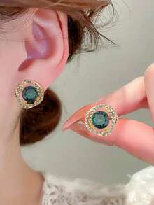 1 Pair Of Wrapped Diamond Studded Earrings - Green - View 1