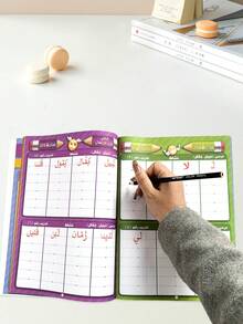 一本超厚阿拉伯语单词书写练习册，每页都包含单词练习、互动活动和练习部分。有效提升字母记忆和书写技巧。是书法训练、蒙特梭利教育、家庭学习、学校用品以及圣诞节/新年礼物的理想之选。 - 紫色 - 查看 9