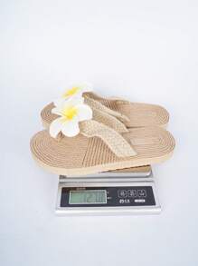 Tongs plates bohèmes pour femmes, nouvelles sandales d'été polyvalentes style fée avec fleur de marguerite, conviennent pour la plage, la fête, le bureau, la maison, élégantes et