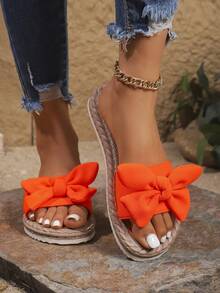 Sandálias rasteiras femininas com laço decorativo, chinelos de verão leves e plus size, confortáveis e estilosos para a praia, chinelos de dedo femininos.