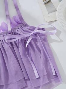 Lingerie sexy con sottoveste in rete trasparente ricavata, design con collo alto e schiena scoperta. La camicia da notte in rete con dettagli in pizzo è una lingerie seducente.
