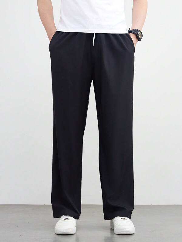 زوج من البناطيل السوداء الرجالية الفضفاضة ذات الساق المستقيمة والواسعة، كاجوال ومتعددة الاستخدامات، قابلة للغسل بالغسالة، بتصميم خصر ربطة