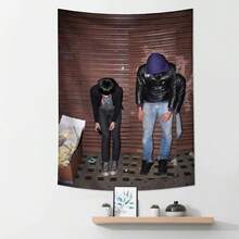 1 件 2 人摆姿挂毯，背景装饰，墙壁装饰，适用于客厅、卧室、办公室、宿舍、家庭聚会装饰的涤纶挂毯，具有悬垂效果的矩形壁挂布。包括 3 个墙钉和 2 个夹子。 - 彩色 - 查看 8