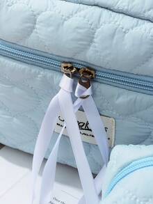 1 件/套 这款蓝色爱心绗缝包小巧清新可爱，是一款时尚休闲便携的化妆包，也可用于收纳卫生巾、有线耳机、充电器、耳机等物品，是旅行化妆包、护肤包、糖果化妆包、护士用品、节日礼物等的理想之选。它还可以用作收纳包、化妆品整理包、桌面整理包、圣诞礼物、小袋子、礼品袋/小手提包、化妆品整理包、迷你袋、大容量袋等，是送给女性的绝佳礼物。 - 藍色 - 查看 8