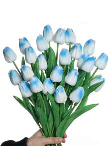 Tulipanes artificiales azules con un toque realista, en forma de ramos de flores artificiales. Son adecuados para arreglos de boda, ramos de novia DIY y para decorar habitaciones, restaurantes, cocinas, salas de estar, dormitorios y hogares. Pueden usarse como regalos para cumpleaños, San Valentín, Día de la Madre, Día del Padre y durante la temporada de graduación.
