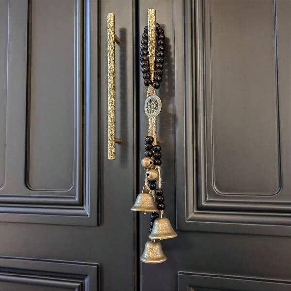 Cubierta hecha a mano para perilla de puerta con campana bohemia y cuentas - Decoración navideña de metal y lino con colgantes eólicos, absorción de energía negativa para decoración del hogar con temática de brujería