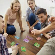 Virus 1 / Virus 2 El juego de mesa talla grande popular, con barajas de cartas y paquetes de cartas diseñados de forma única, juguetes de mesa, disponibles en inglés, francés y español, adecuados para juego familiar, mejor adaptado para equipos de 2 a 8 jugadores y la combinación de juguetes de cartas talla grande asequible que se puede regalar en Navidad, Día de la Independencia