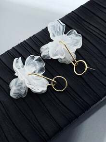 1 对亚克力白色花瓣长款复古时尚独特个性化耳环，百搭欧美风，适合女士和女孩、派对、婚礼、生日礼物 - 白色 - 查看 3