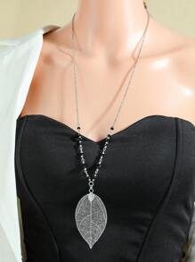 TopHanqi 1 colar minimalista elegante com pingente vazado e design de folha, adequado para mulheres para uso diário, festas, reuniões, deslocamentos, presentes, todas as estações
