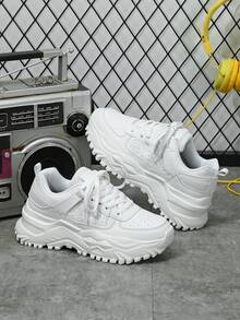 百搭白色男士运动鞋，时尚坡跟休闲鞋，适合度假、节日、送礼、街头穿搭，低帮厚底运动鞋，学生休闲运动鞋，非常适合搭配休闲牛仔裤，打造运动休闲风格 - 白色 - 查看 4