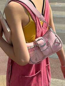 Y2K 风格小号单肩包磁性密封，PU 材质，涤纶衬里，链条肩带，朋克风格设计，非常适合购物和拍照。