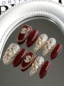 10件套奢华美甲饰品套装，包含一条长款杏仁形樱桃激光链，镶满水钻，尽显高端优雅，白色欧式风格，宛如盔甲般闪耀。这款时尚美甲装饰套装可覆盖整个指甲，配有假指甲，适合日常佩戴、派对和晚宴。可塑形且可重复使用。套装还包含凝胶指甲油和指甲锉作为赠品。美甲配件，按压式美甲贴纸。手工按压式美甲用品。 - 紅白色 - 查看 5