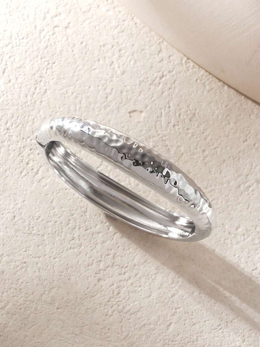 1 chiếc vòng tay kim loại trơn tối giản, thích hợp cho việc đi lại hàng ngày, kinh doanh, phong cách lãng mạn kiểu Pháp, phong cách cực kỳ đơn giản, thích hợp cho các buổi tụ tập bạn bè, những dịp sang trọng, váy dự tiệc, phụ nữ - Búa bạc - Xem 1