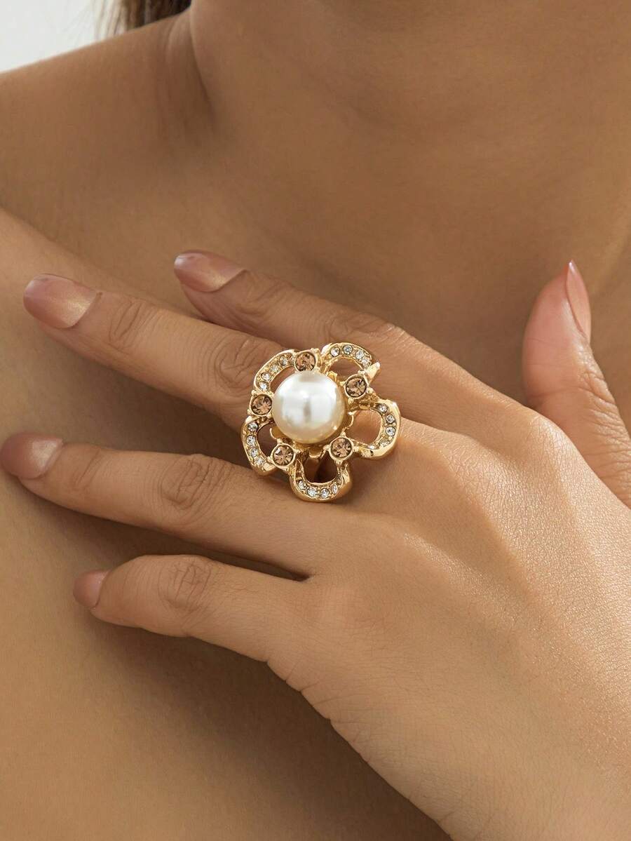 1 件复古奢华高端水钻和人造珍珠镂空五瓣花戒指，适合女士，适合婚礼/派对/正式晚宴/日常佩戴，精致的女士珠宝生日礼物，送给最好的朋友/姐妹/女朋友 - 金黃色 - 查看 1