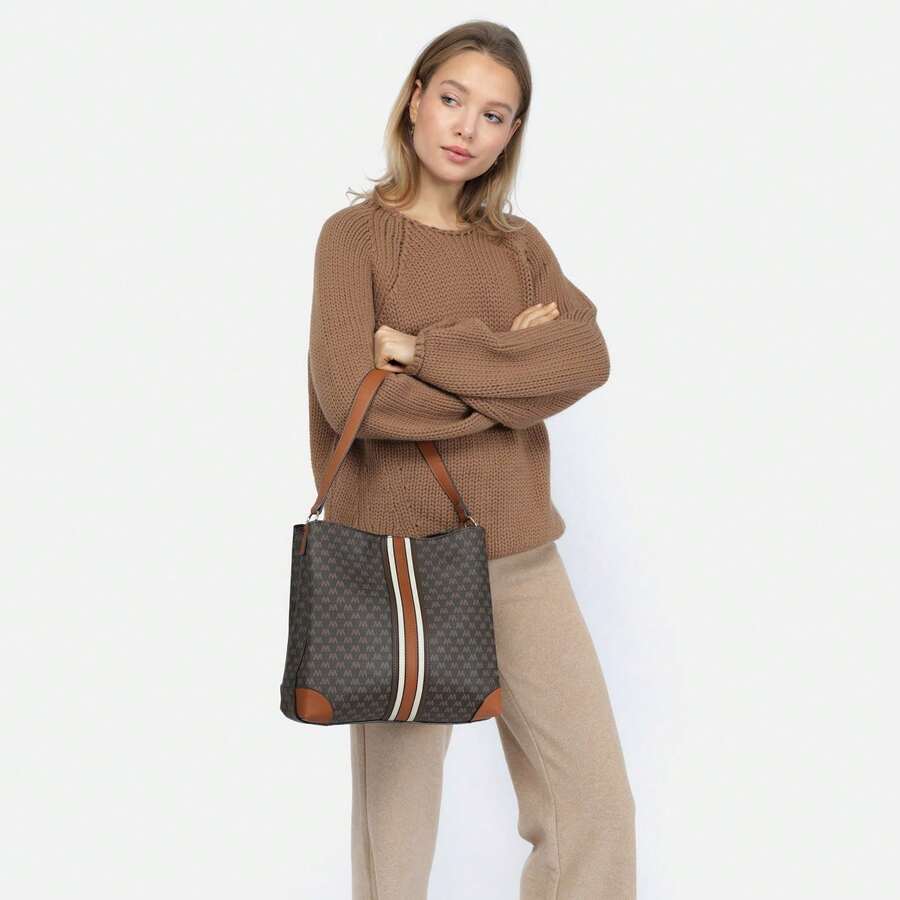 Misako Borse a spalla da donna