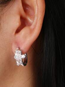 Boucles d`oreilles en zirconium micro-incrusté avec pendentif à boule en diamant torsadé, bijoux de style INS, lumière de luxe et très chic. Boucles d`oreilles rondes en zircone super étincelantes, style froid et accessoires personnalisés. - ET-1123 - Voir 12