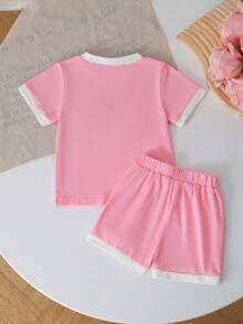 Conjunto de 2 piezas de blusa de manga corta con flores de ganchillo rosa y shorts para niñas de 1 a 4 años, para verano - Rosa - Ver 3