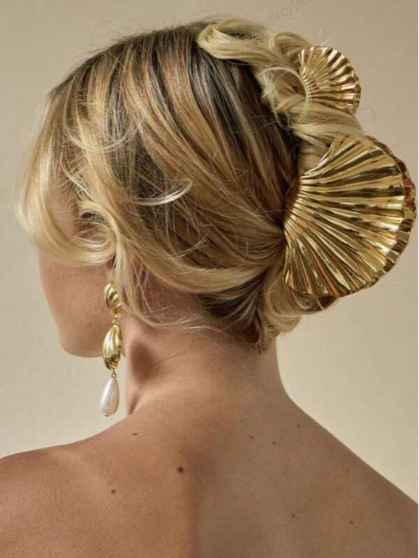 1 Pc Glossy Shell Metal Claw Clip,2024 Summer Ocean Series Hair Claw,INS Beach Style Shell & Titanium Steel Headwear Gift,Shell Shaped Hair Pin For Half Up Hairstyle, Fashionable Hair Claw Hair Accessory For Back Head Hair Clips Hair Jaw Clip Hair Clamps Hair Clutch Hair Catcher Clip