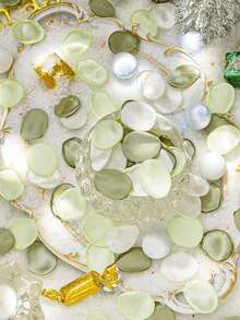 50/100/500pcs Silk Rose Petals, Satin Fabric Wedding Aisle Decorations For Cake Table/Flower Girl Basket/Bridal Shower, Romantic Bedding Scatter Flowers (4cm Bowl Shape, Burgundy Cream Mix)