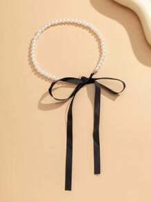 1 Stück elegante beige Halskette mit Kunstperlen, schwarzes Samtband-Schleifen, um Ihren eleganten Schwanenhals zu betonen, Hochzeit Goth Kunstperlen Schlüsselbein-Kette Y2K, geeignet für Damen zum Tragen bei täglichen Zusammenkünften und Urlauben. Als Geschenk am Valentinstag empfinden Frauen dies nicht als erstickend.