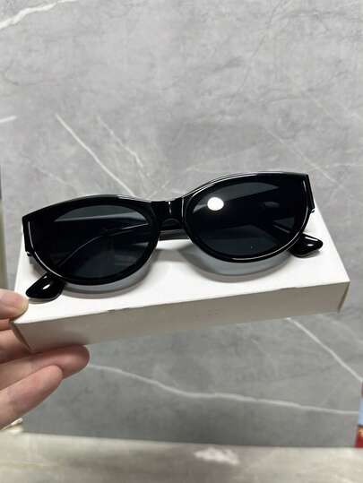 一副女士休闲复古猫眼棕黑色时尚眼镜，适合日常通勤、夏季海滩、街头摄影、打造校园风，方形镜框