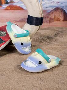 Sandalias transpirables con diseño de tiburón de dibujos animados para niños, zapatos de jardín de EVA antideslizante y de alta elasticidad, zapatos de playa de bloques de colores arcoíris