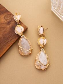 2 Peças Brincos de Gota de Água, Brincos Geométricos de Nicho de Alto Padrão ZAA, Brincos Fashion e Simples para Mulheres, Adequado para Uso Diário por Mulheres. O material de resina causa uma leve diferença de cor nos brincos, o que não afeta o seu uso. O design exterior oco é fácil de sair, basta pressioná-lo de volta com a mão sem afetar o seu uso