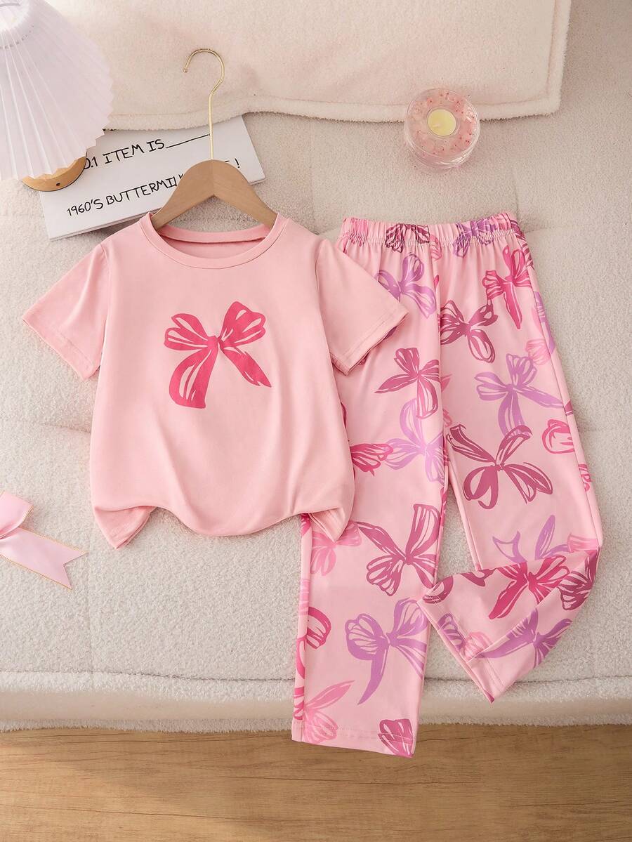 Este elegante e doce conjunto de pijama de 2 peças é projetado para meninas da moda, incluindo uma Top de manga curta com estampa de laço e calça longa com estampa de laço colorida, criando um visual de estilo princesa, adequado para lazer doméstico na primavera/verão, férias, Dia dos Namorados e uso diário. - Rosa Bebê - Visão 1