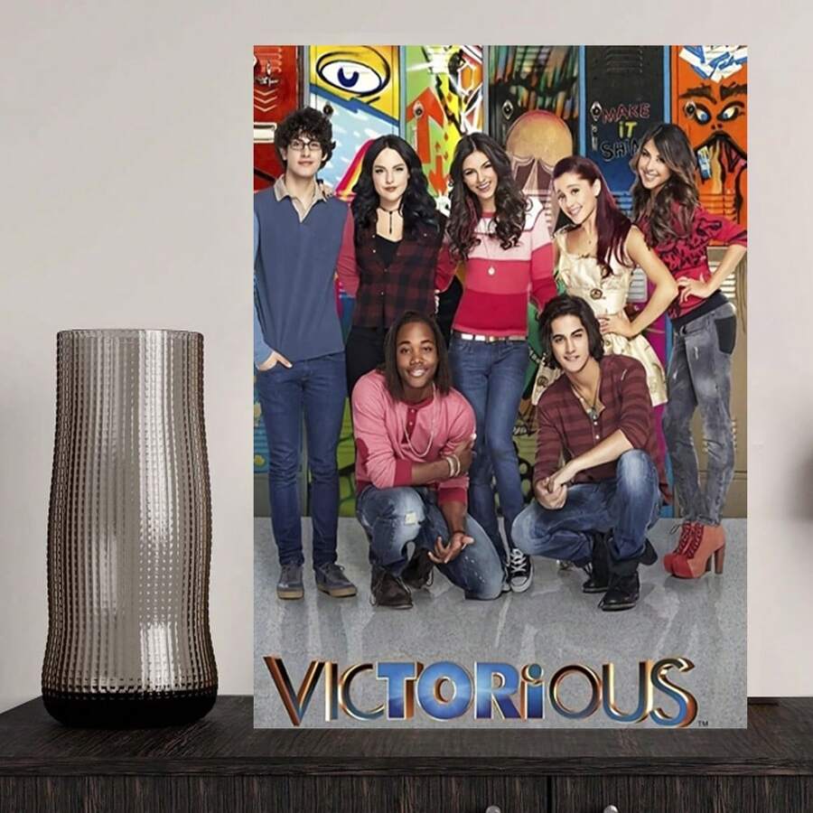 Framed Room Decor Victorious TV Show Cast Canvas Print, Cloth Poster, Decorative Group Shot Wall Art For Home, Office, Bedroom, Living Room, Cafe Decor, Festival Gift Idea - 裱框 - 查看 1