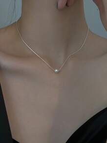 Collar de perlas francesas de lujo ligero para mujer, cadena de suéter de nicho, collar de alta gama, popular cadena de clavícula con colgante