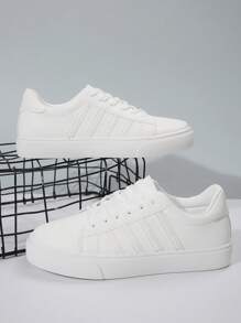 1 par de zapatillas deportivas casuales blancas de mujer con cordones, con diseño de rayas, puntera redonda y versátiles, adecuadas para uso casual y skateboarding