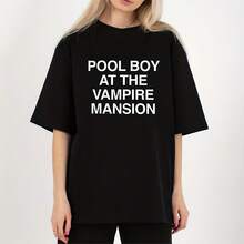 Chico de la piscina en la mansión de los vampiros, Mcr Gerard Way, Fans de Gerard Way, Camiseta de algodón de 220g Uni T-camiseta - Sensación de abrazo, se lleva como un clásico - Perfecta para fotos familiares, eventos de equipo, impresión DIY o relajarse - Regálala por cumpleaños, Día del Padre, Día de la Madre o simplemente porque sí. - Negro - Ver 1