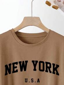 Camiseta de manga corta para mujer con estampado de letras, una camiseta básica informal adecuada para usar todos los días en primavera y verano. - Camel - Ver 3