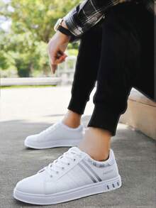 Zapatos deportivos antideslizantes transpirables y ligeros para hombre en verano, zapatos casuales nuevos y versátiles2024 con malla resistente al olor,Zapatillas deportivas para hombre de color sólido, ligeras y transpirables de malla de tela, talón suave y cómodo para proporcionar estabilidad, diseño de suela - Gris - Ver 3