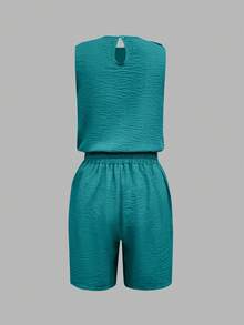 Bộ đồ nữ thời trang thường ngày thanh lịch gồm áo không tay và quần short, có túi xéo và chi tiết cúc cài, thích hợp cho mùa hè. - Màu xanh của chim công - Xem 3