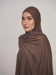 三件套针织头巾套装，升级包边，经典纯色亮面围巾，尺寸170*60厘米，可快速变换头巾和披肩，适合日常、休闲、户外、送礼等场合。 - 棕色-淺卡其-咖色 - 查看 5