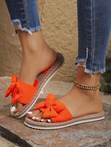 Sandálias rasteiras femininas com laço decorativo, chinelos de verão leves e plus size, confortáveis e estilosos para a praia, chinelos de dedo femininos.