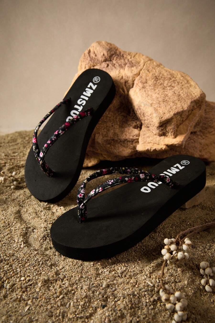 Tropiscape 女士时尚厚底拖鞋，碎花印花，沙滩秋季圣诞节冬季圣诞礼物 - 黑色 - 查看 1