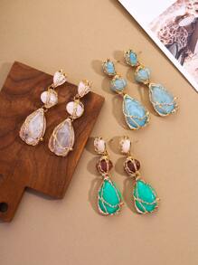 2 Peças Brincos de Gota de Água, Brincos Geométricos de Nicho de Alto Padrão ZAA, Brincos Fashion e Simples para Mulheres, Adequado para Uso Diário por Mulheres. O material de resina causa uma leve diferença de cor nos brincos, o que não afeta o seu uso. O design exterior oco é fácil de sair, basta pressioná-lo de volta com a mão sem afetar o seu uso