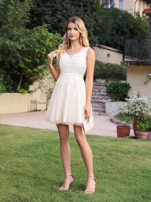Babyonlinedress Cut & Sew  Plain    Party  Romantic    Lace    Contrast Mesh  Zipper  Appliques  Tie Back    Dress  Wedding  Party  Birthday Party  Graduation Party  Homecoming  Wedding Guest  Cocktail    All Seasons - 米色 - 查看 4