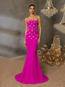 Faeriesty Đầm Maxi trang trọng thanh lịch với cổ khoét sâu và điểm nhấn là họa tiết hoa đính đá - Dáng đuôi cá, đuôi dài chấm đất dành cho tiệc Gala, tiệc cưới, dạ hội và tiệc cao cấp - Màu Hồng Tươi - Xem 3