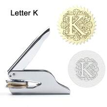 1 件不锈钢压花印章，巴洛克风格 26 个字母 A-Z 首字母系列，带花卉图案，手持式图书馆印章，首字母压花印章，婚礼压花印章，纸质压花印章，适用于书籍、信封、婚礼请柬和图书馆材料学校用品，返校