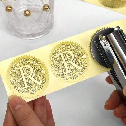 1pc Stainless Steel Embossed Stamp, Baroque 26 Letters A-Z Initials Series With Floral Design,Handheld Library Stamp, Initials Embosser Stamp, Wedding Embossing Stamp, Paper Embossing Stamp, For Books, Envelopes, Wedding Invitations & Library Materials School Supplies,Back To School