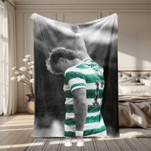 Keltisch-Fußballverein Spieler Heldenpose Themen Flanell Decke - Extra große gemütliche ganzjährige Polyester Wurfdecke für Bett und Sofa, modernes geometrisches Muster, Digitaldruck, maschinenwaschbar, geeignet für Reisen, Camping und Schlafen, einzigartiges Feriengeschenk