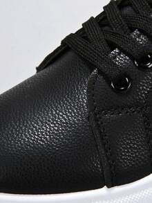 Zapatos deportivos ligeros para hombre Zapatos de tabla con cordones resistentes al desgaste Diseño de moda antideslizante Zapatos casuales para correr Se puede utilizar en varios escenarios Tres colores disponibles - Negro - Ver 7