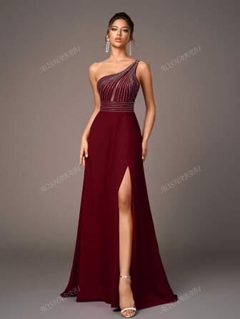 Rhinestone Decor Backless Halter High Slit Lace-Up Maxi Formal Dress, Elegant & Luxury Burgundy Asymmetric Slim Fit Thigh High Slit Evening Gown, Suitable For Formal Occasions Like Concerts, Weddings, Parties, Prom, Bridesmaid