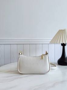 新款时尚经典小丑纯色PU防水面料单肩法棍包，草莓金属链条装饰腋下包，优雅手提包，商务通勤包，适合旅行、购物、派对、节日庆典 - 白色 - 查看 7